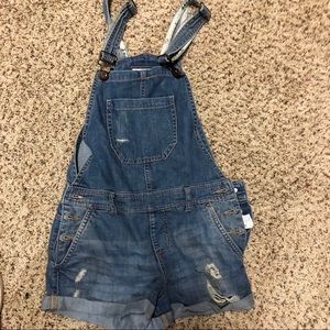 Overall shorts. Forever 21.